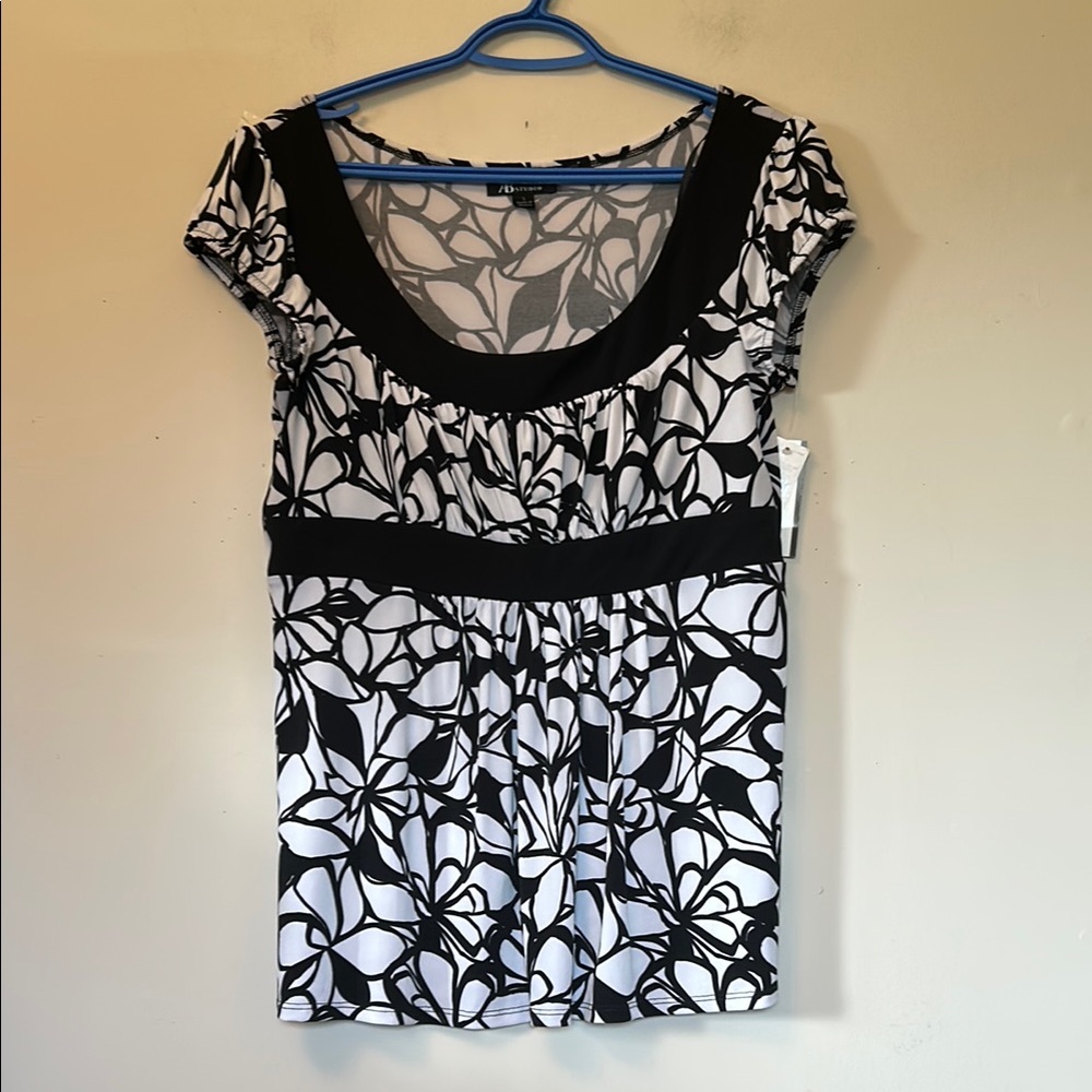 AB Studios black/white fitted cap sleeve blouse gathered empire waist size L NWT